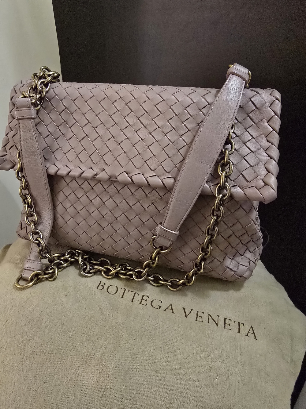 Bottega Veneta Mauve Intrecciato Leather Shoulder Bag with Gold Chain